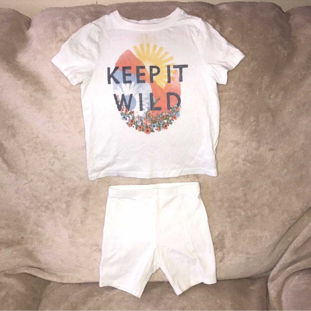 White Graphic Tee and Shorts Set 3T stained